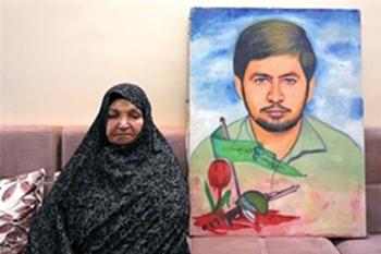 فرزندم را در شلمچه دفن کنید تا خاک زوار کربلا روی مزارش بنشیند