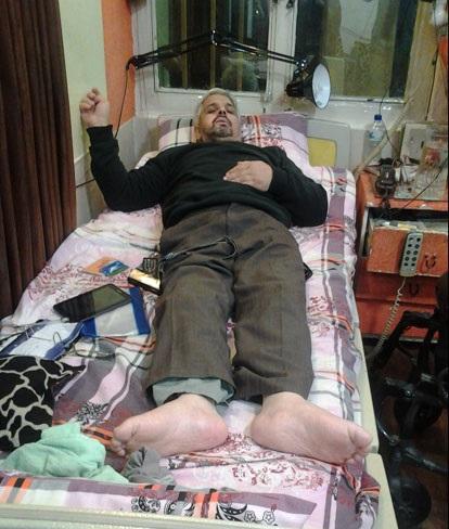 جانباز نخاعی مصطفی باغبان در بستر بیماری