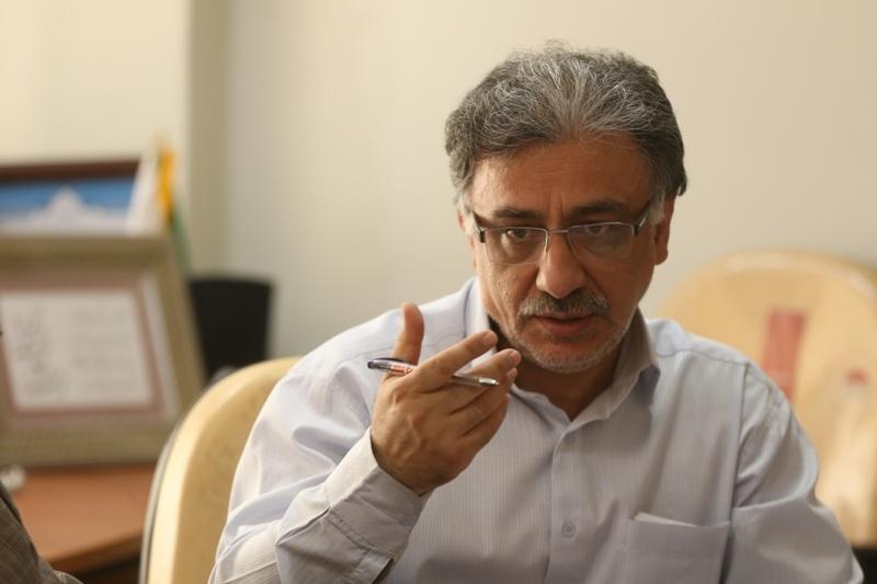 از عکاس جانباز و خانواده عکاس شهيد تجليل مي شود