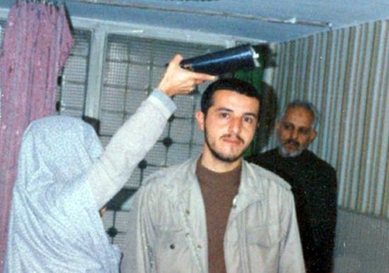 آخرین وداع یک شهید با والدینش+ عکس