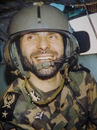 شهید صیاد شیرازی در حال آموزش چتربازی+عکس