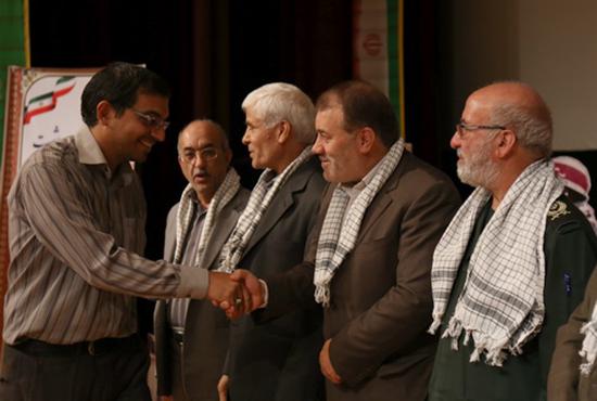 ازایثارگران و فرزندان شهدای صنعت آب و برق استان یزد تجلیل شد