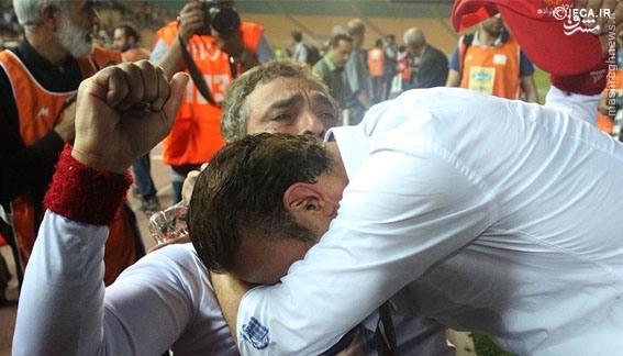 گریه یحیی روی دوش هوادار پرسپولیس