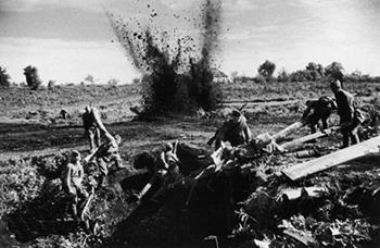 خون از رگ گردنش فوران می‌زد روی صورتم