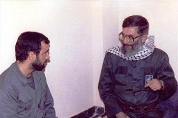 تامل «آقا» بر عکس شهیدی که با حضرت زهرا(س) ارتباط داشت