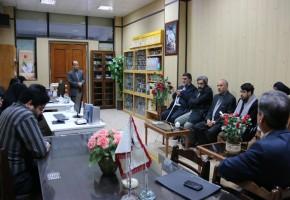 بازدید معاون فرهنگی شهردار مشهد از مرکز اسناد شهدا در بنیاد خراسان رضوی