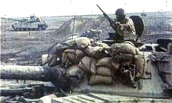 فرار تانک‌های بعثی از دست یک رزمنده نوجوان ایرانی