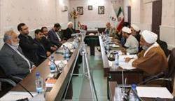 خدمت به خانواده شهدا را با مديريت جهادي دنبال مي کنيم