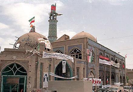 پرچم ايران بالاي مسجد جامع