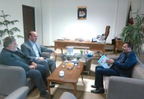 تلاش برای خدمت‌رسانی با حفظ عزت و کرامت در اولویت امور است