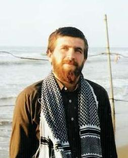 وقتی قنداقه در آغوش علی آرام گرفت