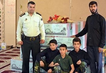 شوخی معنادار خادمان معراج شهدای اهواز با شهدای گمنام