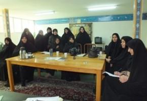 کلاس‌های آموزش خانواده برای ارتباط ایثارگران با همدیگر است