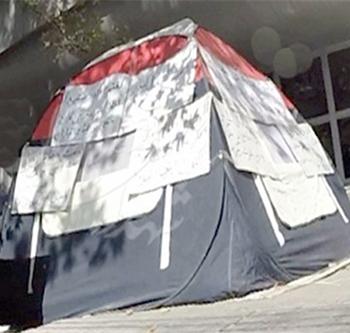 آقای جانباز از زندگی در چادر می‌گوید