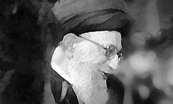 «شهید مدافع حرم» در کنار رهبر انقلاب