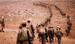 جوانی که داخل چرخ گوشت صدام می‌خندید