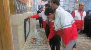 غبارروبی و عطر افشانی قبور شهدا توسط جمعیت هلال احمر بافق