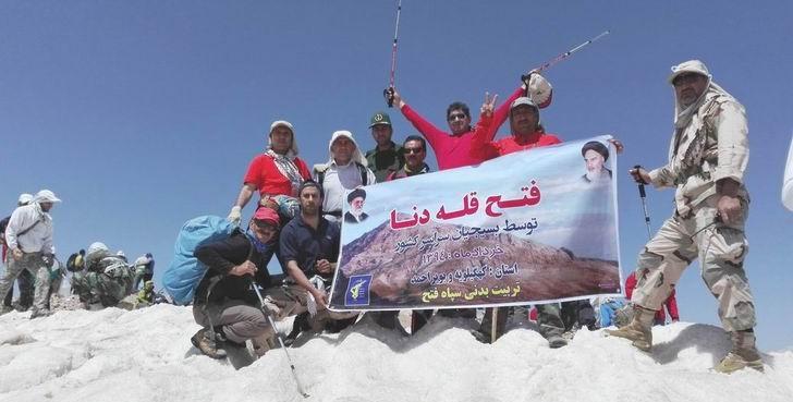 صعود كوهنوردان جانباز به قله دنا