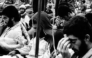 عکس / اقامه نماز جمعه با سِرم