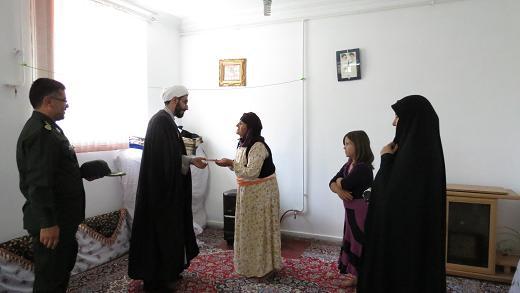 مادر فداکار کُردستانی که برای رزمندگان نان می پخت