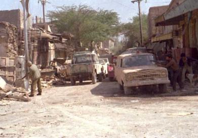 ایستادیم با چوب، با سنگ، با تفنگ